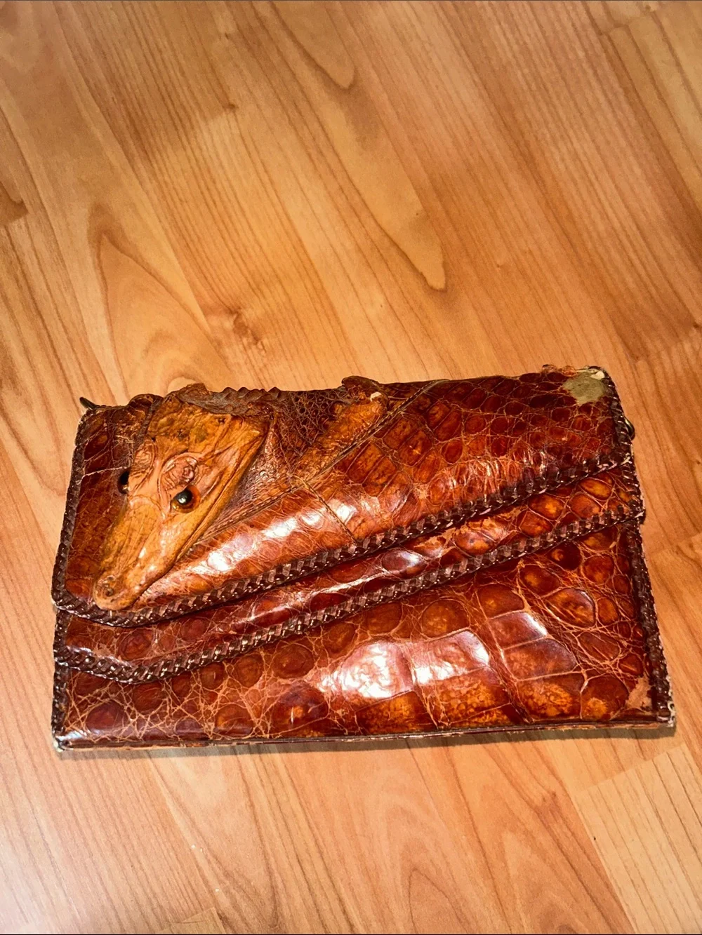GENUINE ALLIGATOR MADE IN CUBA STAMPED PURSE. 1950’s..as in pic missing skin